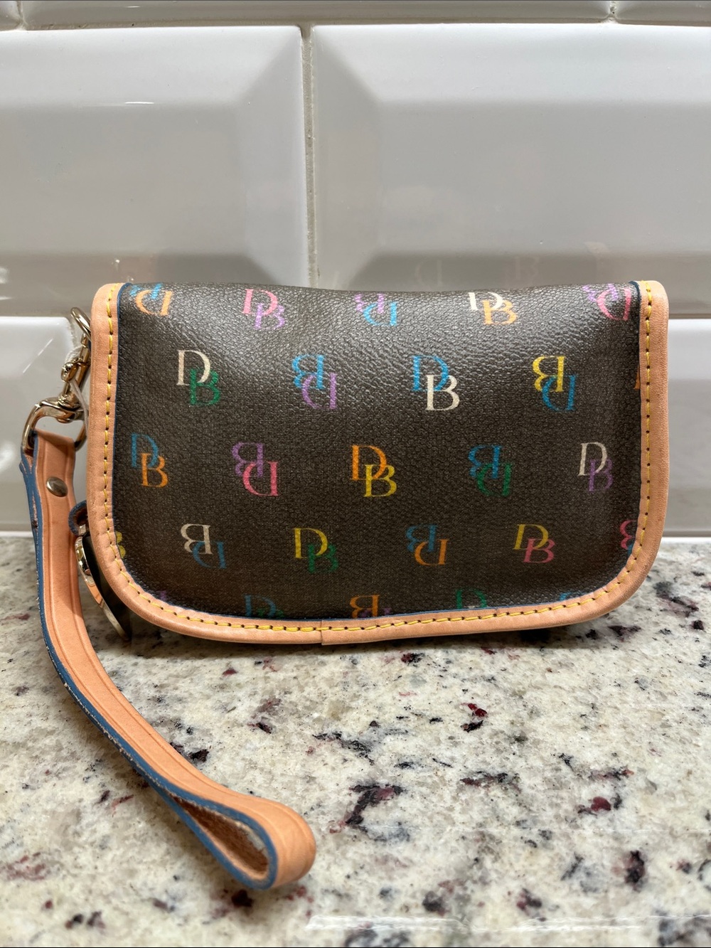 Dooney & Bourke Wristlet NWT - Picture 4 of 13